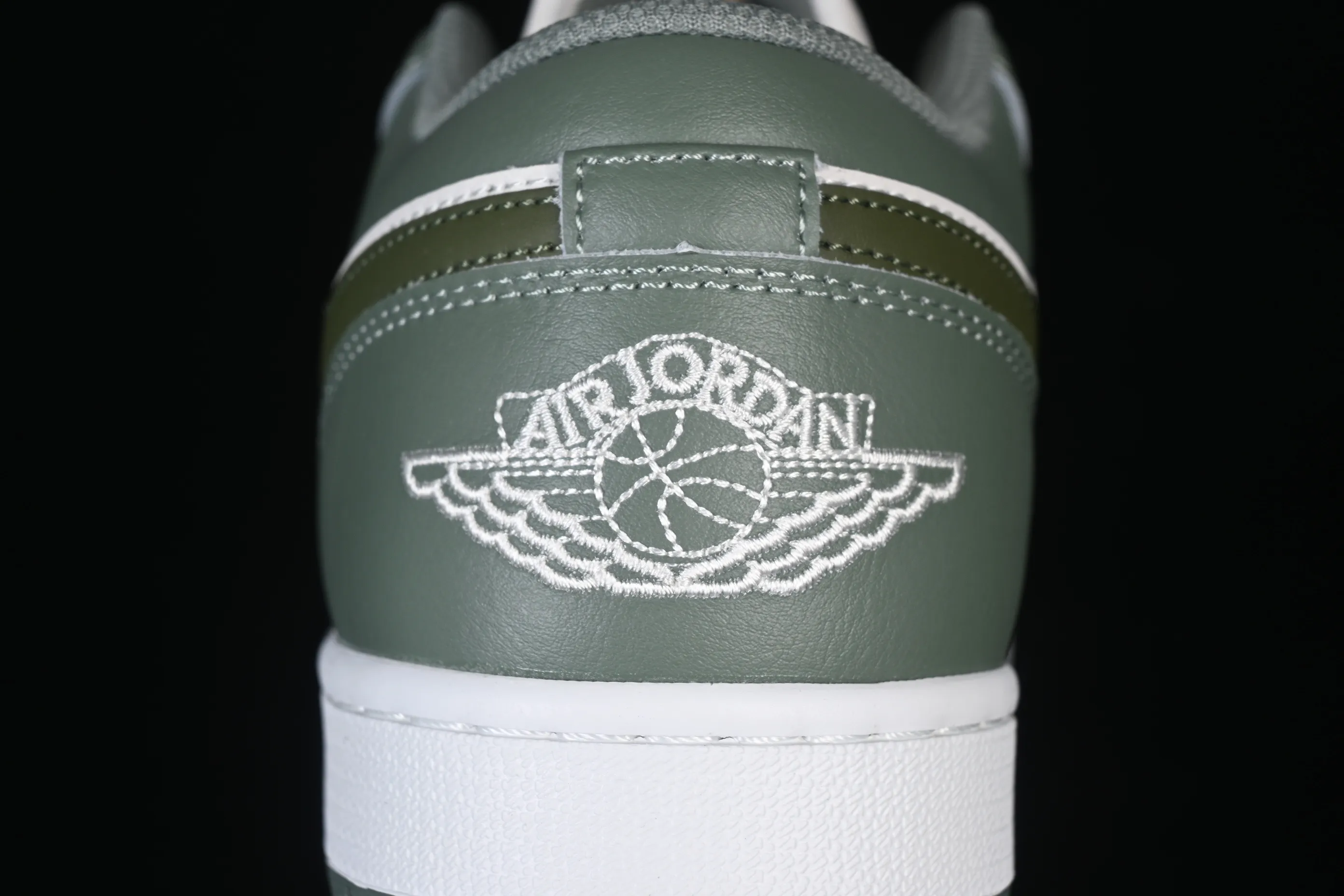 All categories Air Jordan Jordan series basketball shoes Air Jordan 1 Low High-end customized low-top sneakers Air Jordan 1 Low AJ1 Joe 1 meter white and green low-level cultural casual sneakers 553558-300